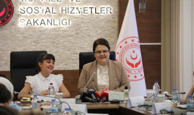 Bakan Yanık, koltuğunu depremzede Havva'ya devretti