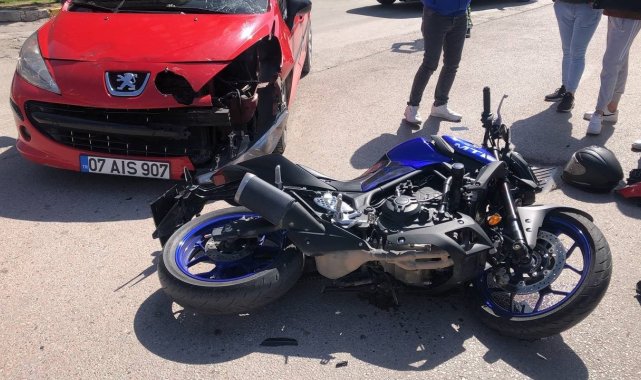 Bandırma'da motosiklet ile otomobil çarpıştı, 1 kişi yaralı