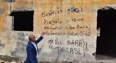 Baraj suları çekilince köy ortaya çıktı; duyan görmeye geldi