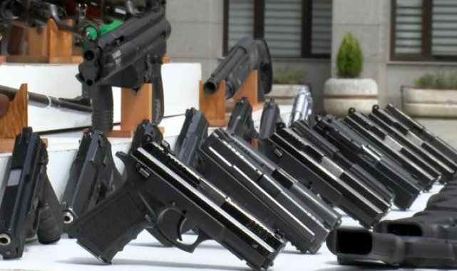 Barış Boyun şebekesine operasyonda ele geçirilenler sergilendi