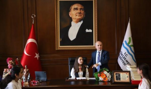 Başkan Akgün 23 Nisan'da makamını çocuklara bıraktı