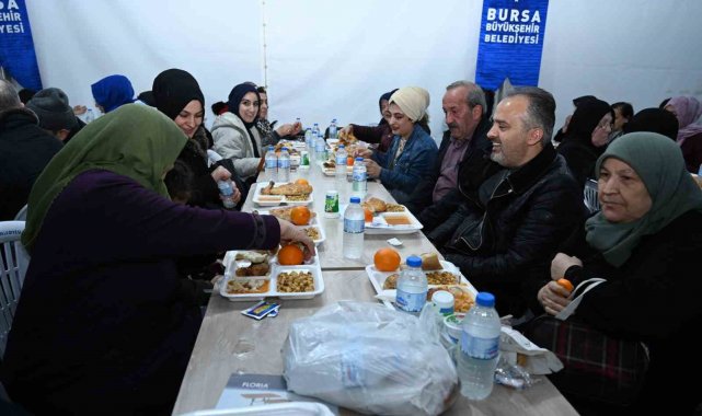 Başkan Aktaş, iftarını Emirsultan'daki vatandaşlarla açtı
