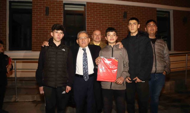 Başkan Büyükkılıç Öğrencilerle Buluştu