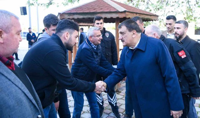 Başkan Gürkan vatandaşlarla bayramlaştı
