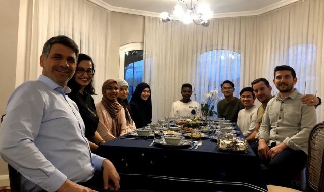 Başkan Kocaman, yabancı öğrencilere evinde iftar verdi
