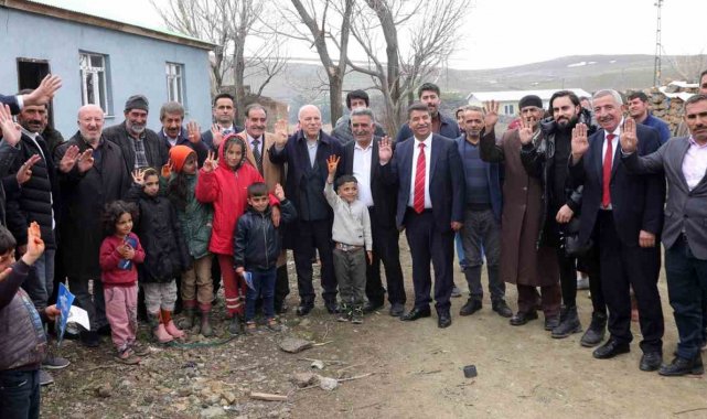 Başkan Sekmen Tekman'a çıkarma yaptı