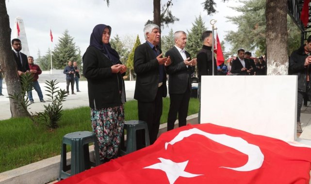 Başkan Tahmazoğlu şehitler için dua etti