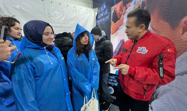 Başkan Yazıcı, su altında müsilaj toplama projesi geliştiren gençleri TEKMER'e davet etti