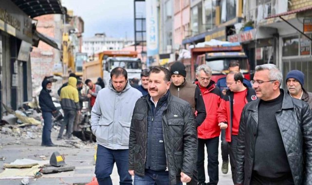 Başkan Yılmaz hem Malatya'da hem Balıkesir'de çalışıyor