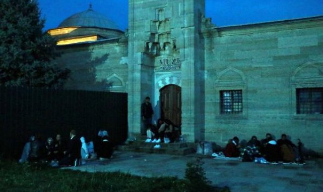 Batı Trakyalı soydaşlar oruçlarını Selimiye Camisi bahçesinde açtı