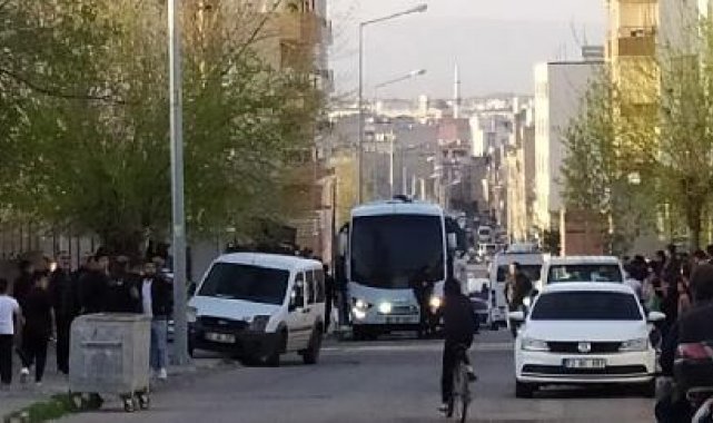 Batman'da 'nişan' atan çiftin aileleri arasında taşlı, sopalı, bıçaklı kavga: 5 yaralı