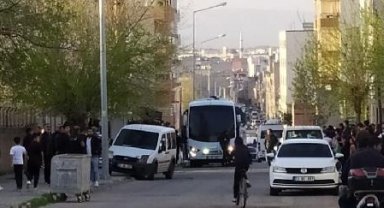 Batman'da 'nişan' atan çiftin aileleri arasında taşlı, sopalı, bıçaklı kavga: 5 yaralı