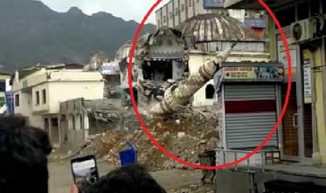 Batman'da 40 yıllık cami ve minaresine kontrollü yıkım kamerada