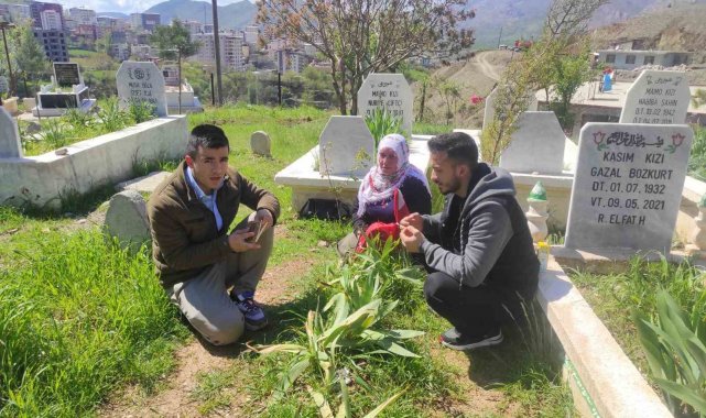 Batman'da şehitler kabirleri başında dualarla anıldı