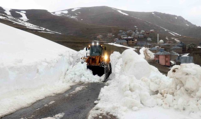 Bayburt-Trabzon arasında baharda karla mücadele