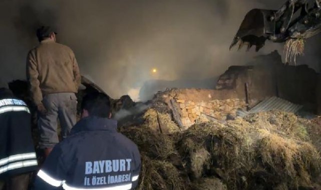 Bayburt'ta traktörde çıkan alevlerin sıçradığı 3 ev, 6 ahır, 4 samanlık yandı