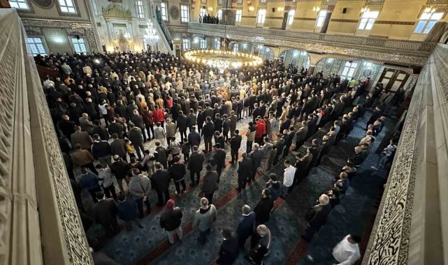 Bayram namazında camiler doldu taştı