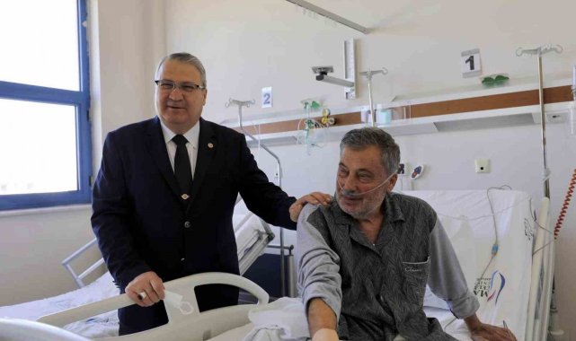 Belediye başkanının kalp masajı yaptığı vatandaş hayata döndü