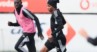 Beşiktaş'ta başkan Ahmet Nur Çebi antrenmanı takip etti