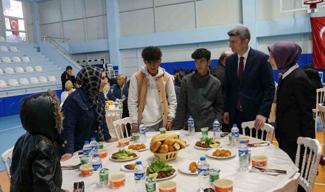 Beşiri'de şehit yakınları, yetim ve depremzedeler için iftar programı düzenlendi