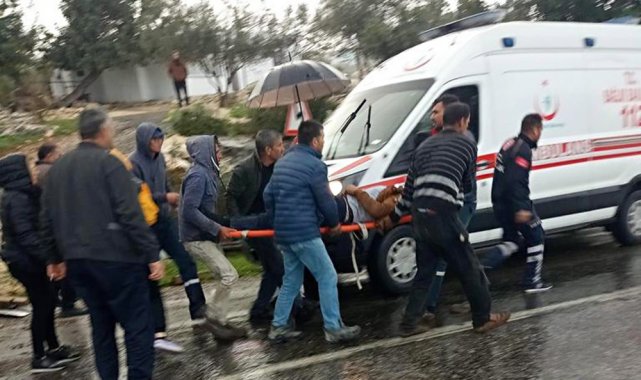 Beton mikseri devrildi, sürücü yaralandı
