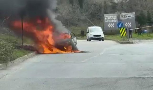 Beykoz'da otomobil alev alev yandı