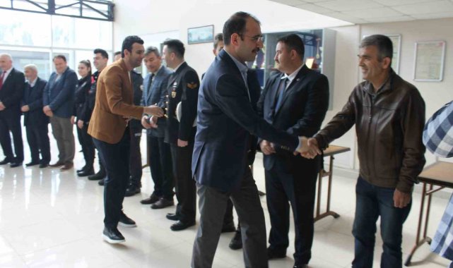Biga protokolü depremzede aileler ve vatandaşlarla bayramlaştı