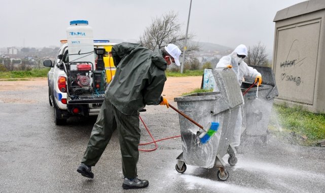 Biga'da konteynerlar yıkanarak, dezenfekte ediliyor