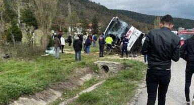 Bilecik'te yolcu otobüsü şarampole devrildi: 12 yaralı