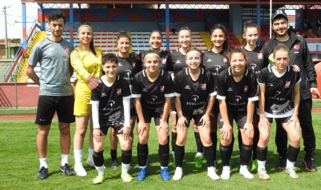 Bilecikspor bayan futbol takımı gol oldu yağdı
