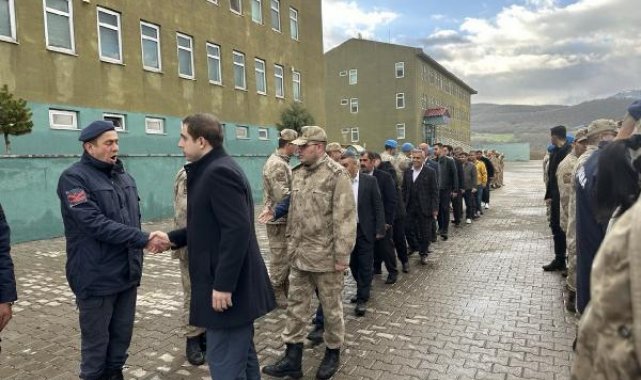 Bingöl'de 42 yıllık gelenek; önce Mehmetçik ile bayramlaştılar