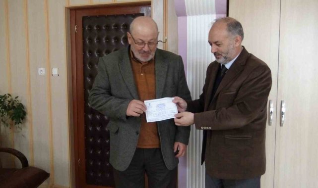 Biriktirdikleri 60 bin TL'lik umre parasını depremzedelere bağışladılar