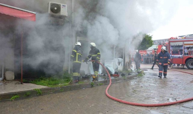 Bobinaj dükkanı alevlere teslim oldu