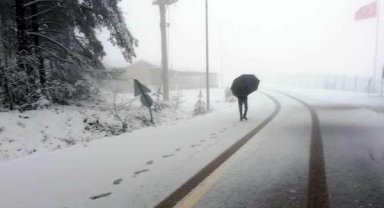 Bolu Abant'ta kar yağışı; 10 santimetreye ulaştı