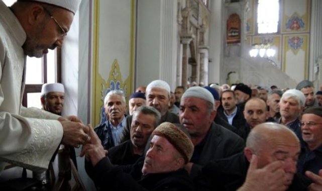 Bolu'da Sakal-ı Şerif'i görmek için sıraya girdiler