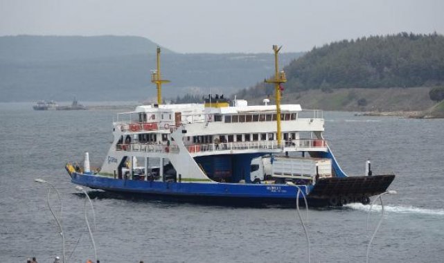 Bozcaada ve Gökçeada feribot seferlerine 'fırtına' engeli