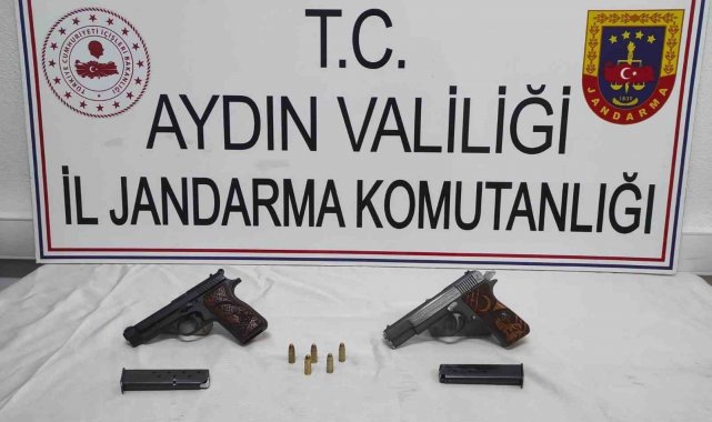 Buharkent'te durdurulan araçta silah ele geçirildi