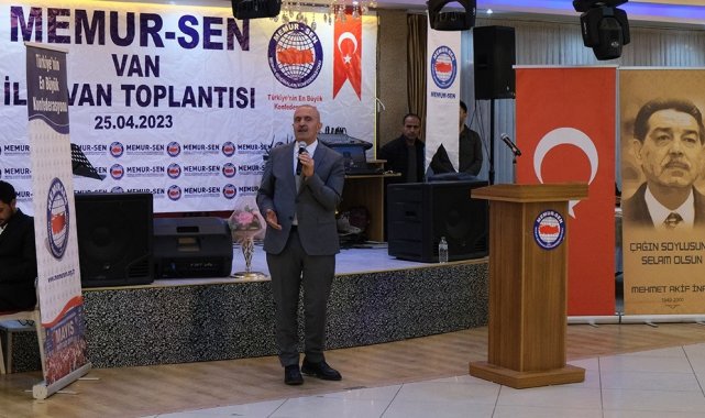 Burhan Kayatürk: "İnsanlar lider olarak Erdoğan'ı görüyor"