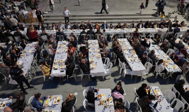 Burhaniye'de 5000 kişilik iftar yemeği
