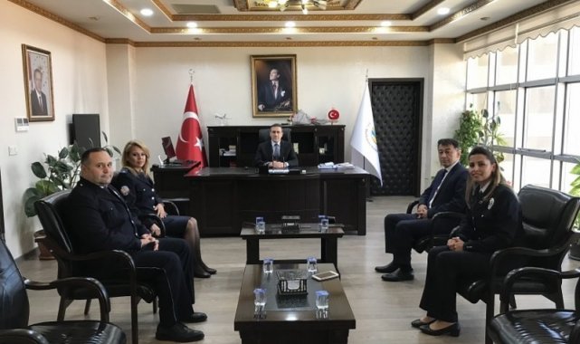 Burhaniye'de Polisler Kaymakam Memiş'i ziyaret etti