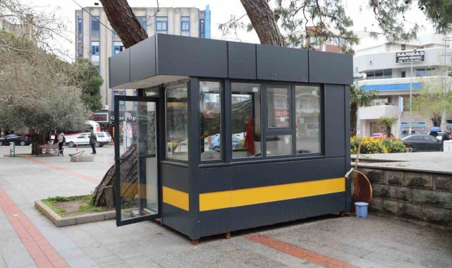 Burhaniye'de taksi durakları tek tip oluyor