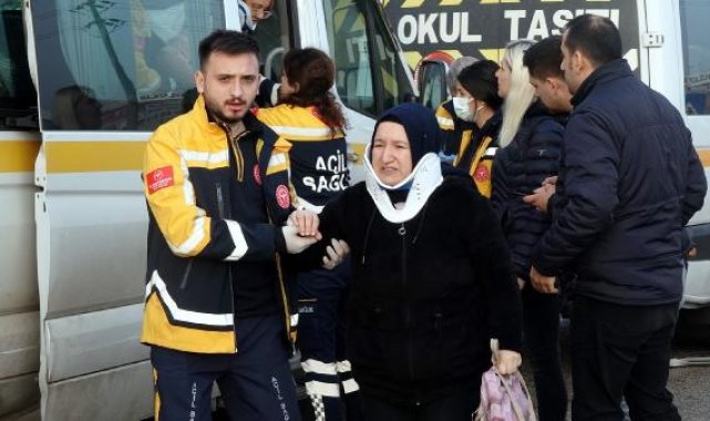 Bursa'da 3 servis minibüsü çarpıştı; 15 yaralı