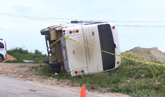 Bursa'da servis midibüsü kamyon ile çarpıştı: 22'si öğrenci 23 yaralı