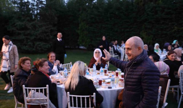 Büyükçekmeceli kadınlar Edirne'de iftar yemeğinde bir araya geldi