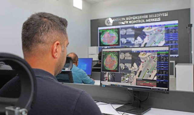 Büyükşehir kavşakları Trafik Kontrol Merkezi'nden izleyecek