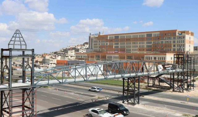 Büyükşehirden okullar bölgesine üst geçit