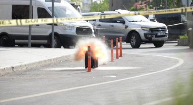 Cadde ortasına bırakılan valizden kıyafet çıktı