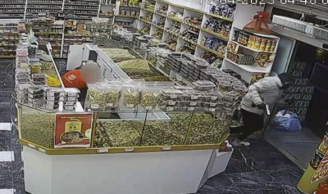 Çalıştığı akaryakıt istasyonunu oyuncak tabancayla arkadaşına soydurdu
