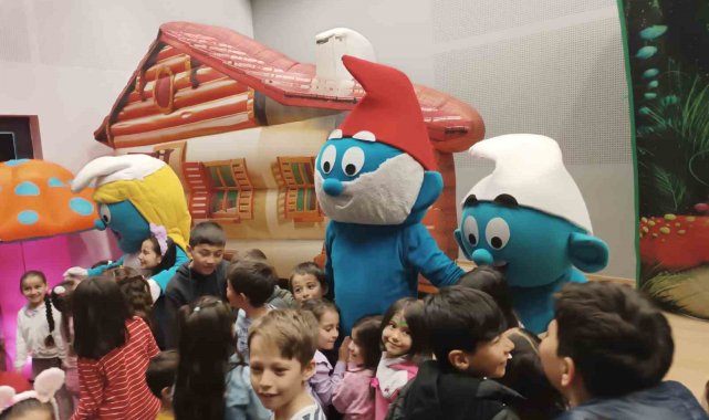 Çamelili çocuklar 'Şirinler' ile eğlendi