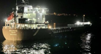 Çanakkale Boğazı'nda arızalanan gemi limana demirletildi